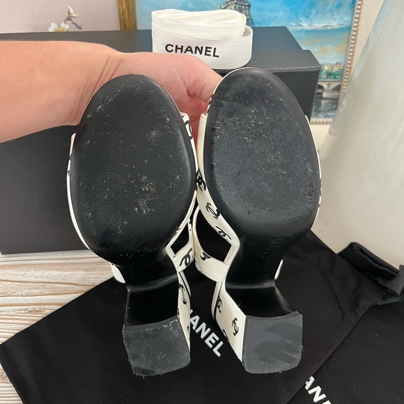 Chanel 22S White Black Lambskin CC Logo Platform Strap Block Heel Sandal 37 - Picture 8 of 11